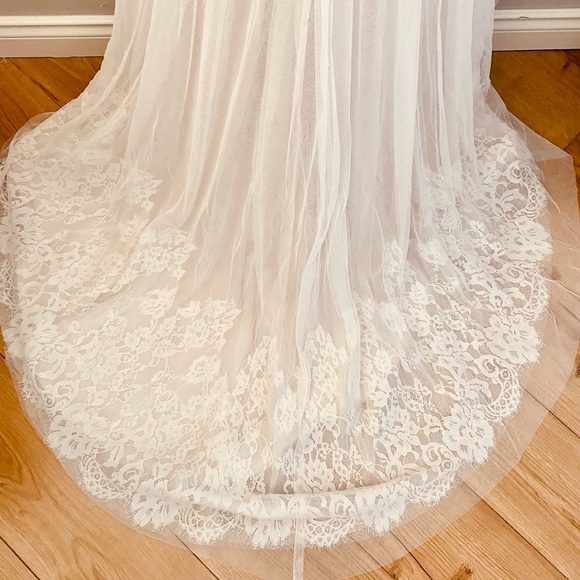 Alvina Valenta Wedding Gown (size 4) - Picture 7 of 11